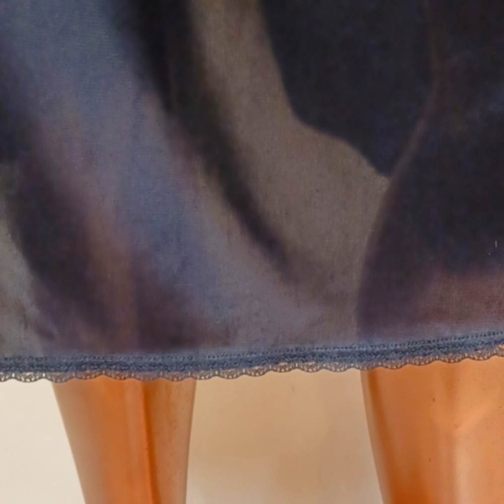 Vassarette Black 1/2slip Petticoat w/slit - Picture 2 of 4